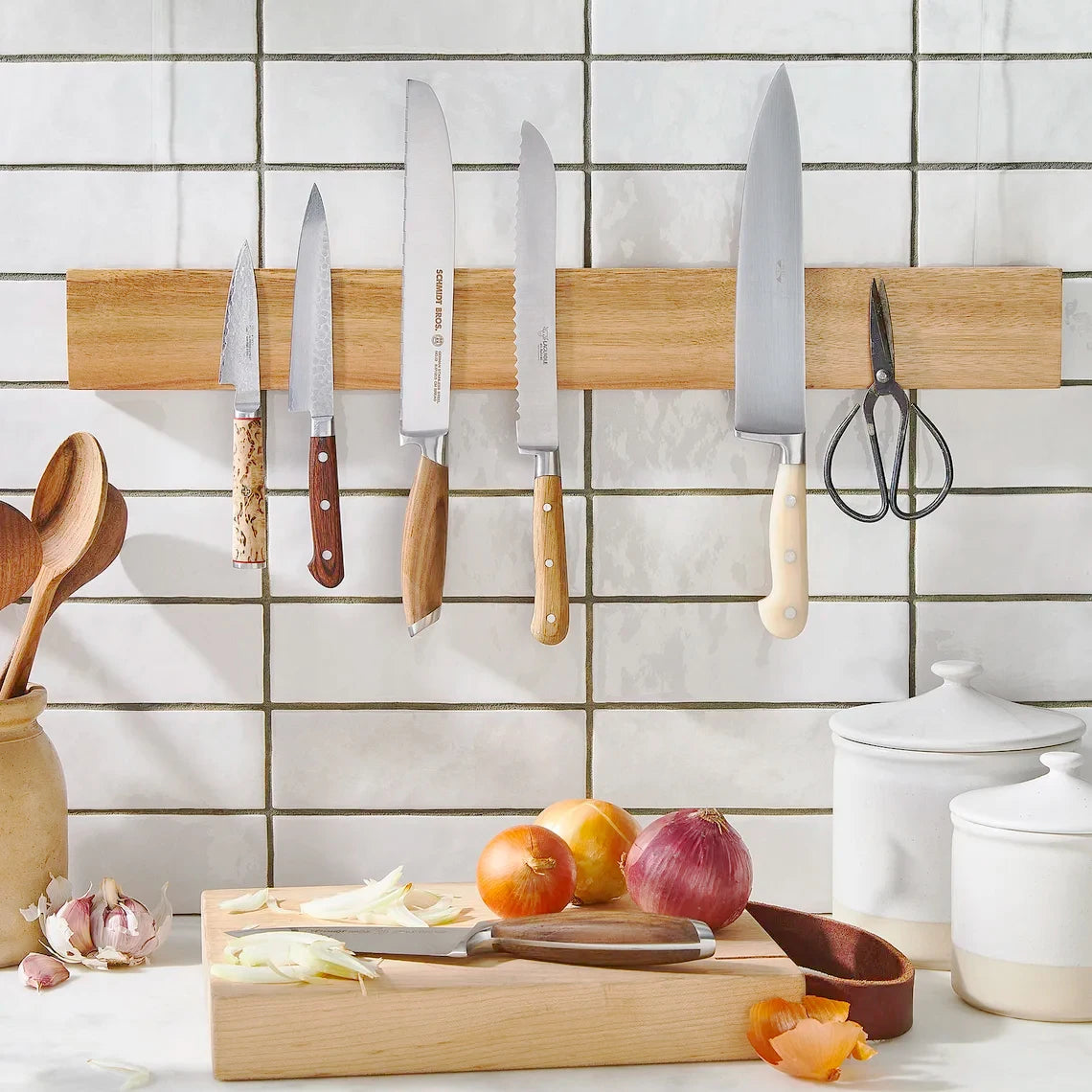 Magnetische Messenhouder voor de Muur (40 cm) – Extra Sterk, Stijlvol Acaciahout & Ruimtebesparend